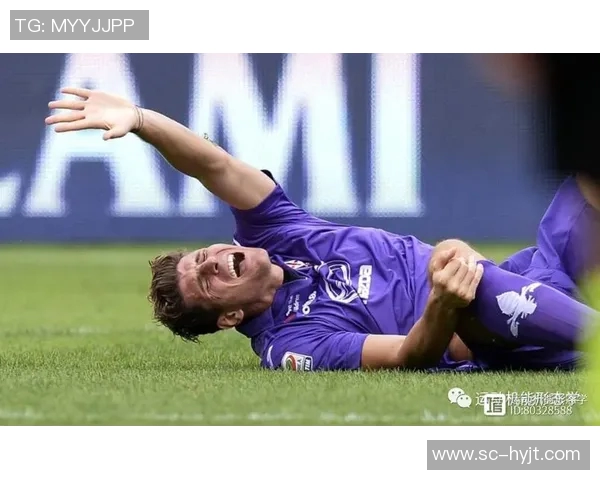 足球明星受伤瞬间高清图片展现运动员拼搏精神与坚韧不拔的意志
