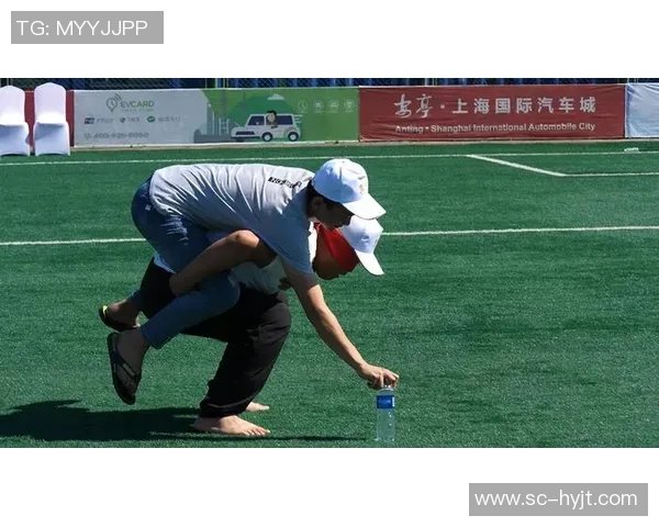 香港足球明星队在汕头品尝地道美食共享快乐时光